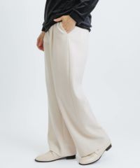 モデル着用画像（ベージュ）