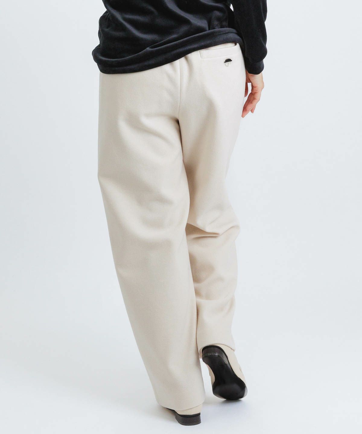 モデル着用画像（ベージュ）