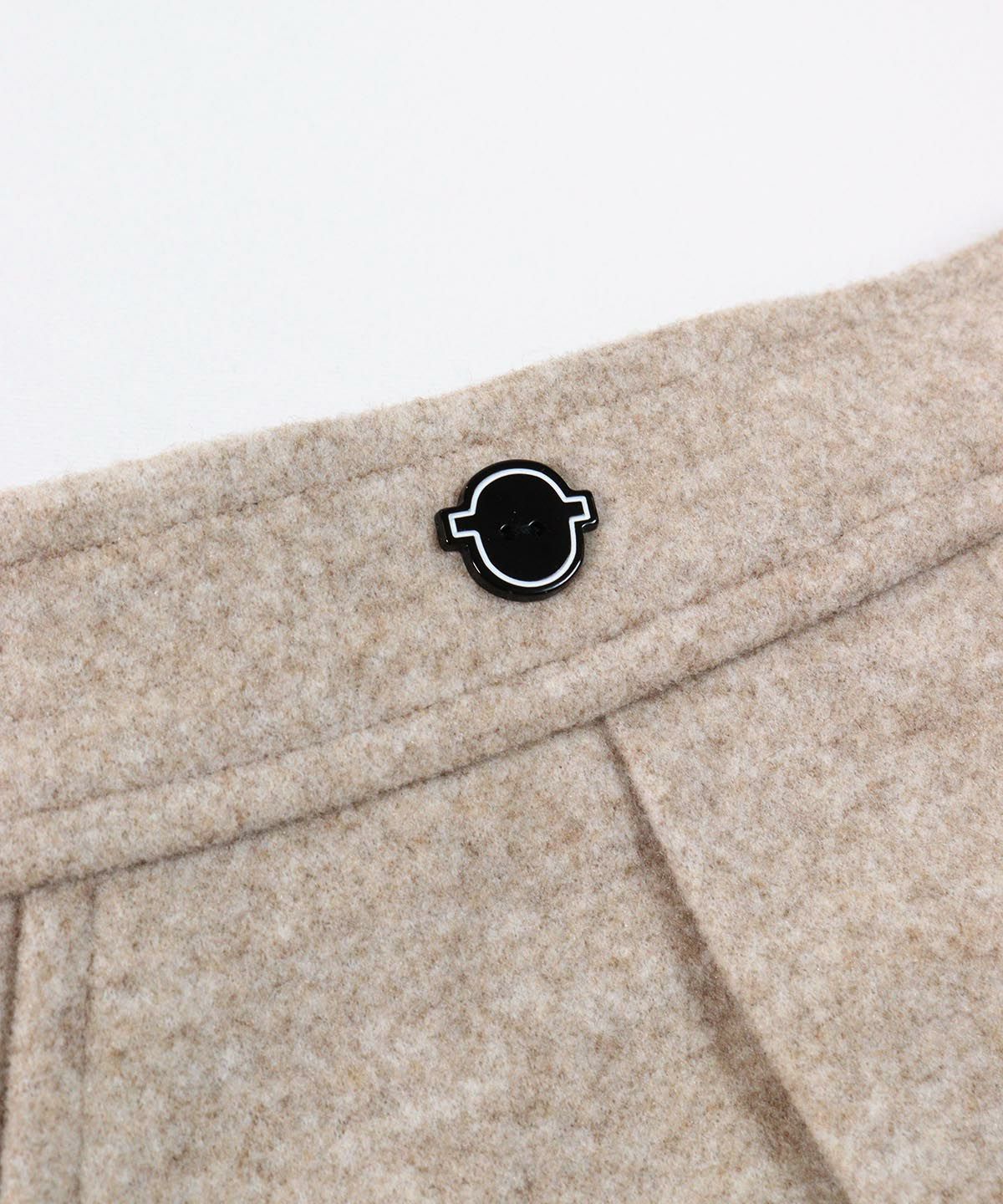 ボタン部分（キャメル）