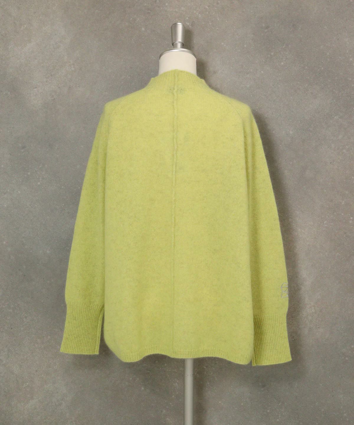 ヤク100％ハイネックニット後（イエロー）