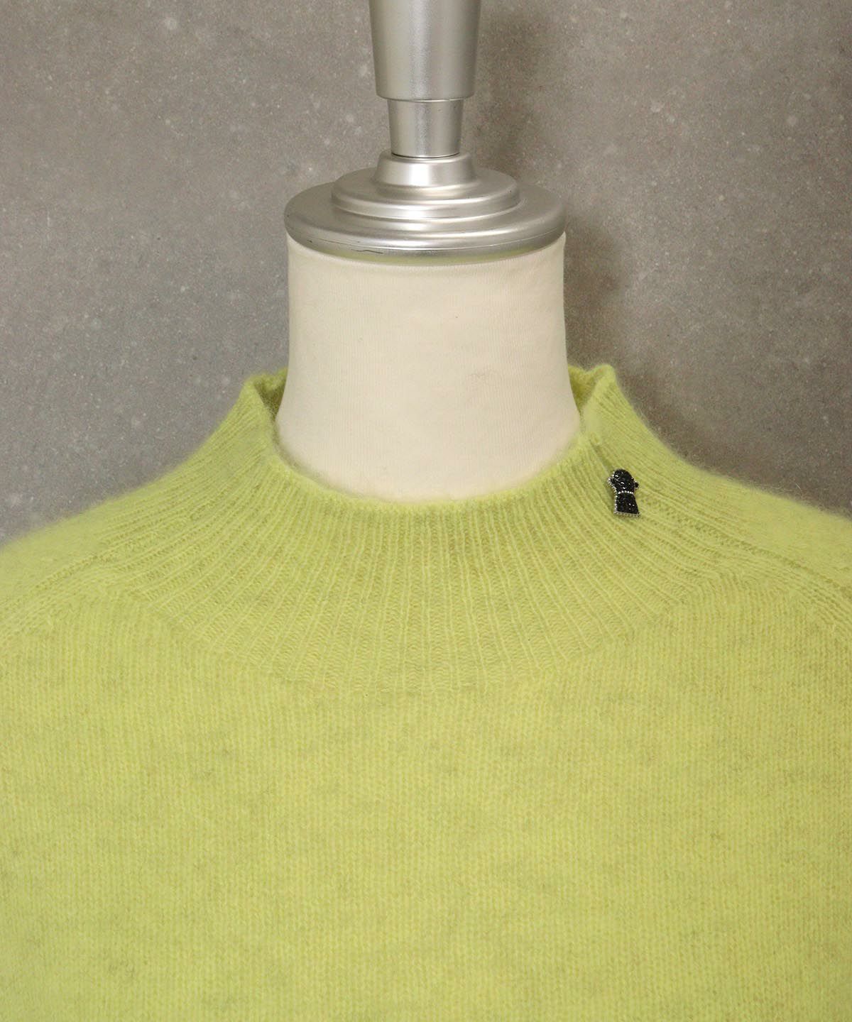 首元部分（イエロー）