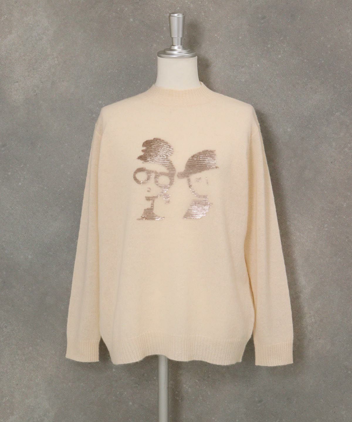 アルパカ混スパンコール刺繍ニット（ベージュ）