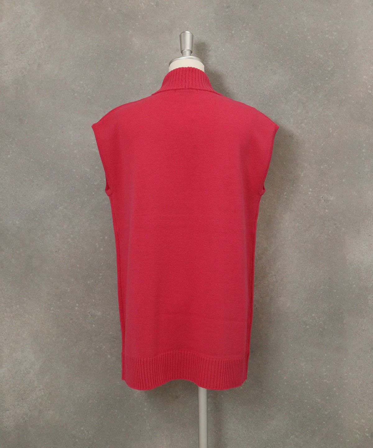 ウール100％チュニック丈ニットベスト後（ピンク）