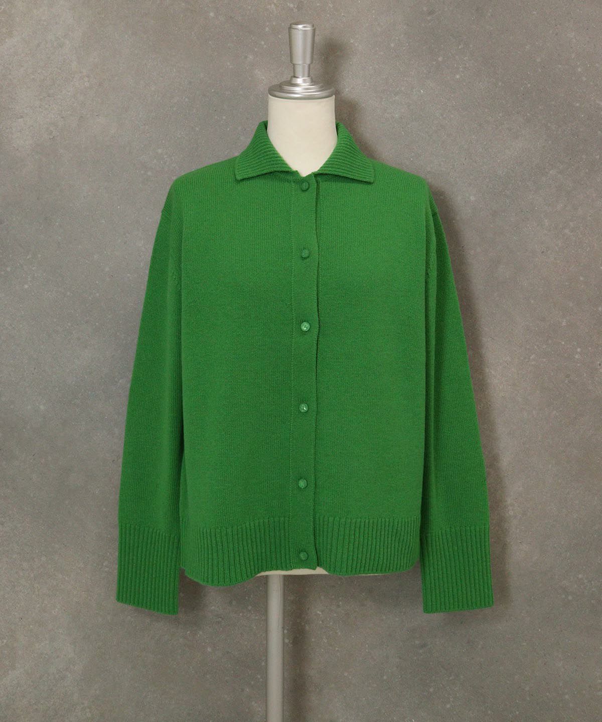 ウール100％袖刺繍ニットカーディガン（グリーン）