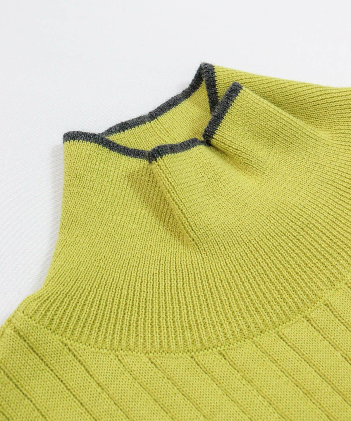 首元部分（ライトグリーン）