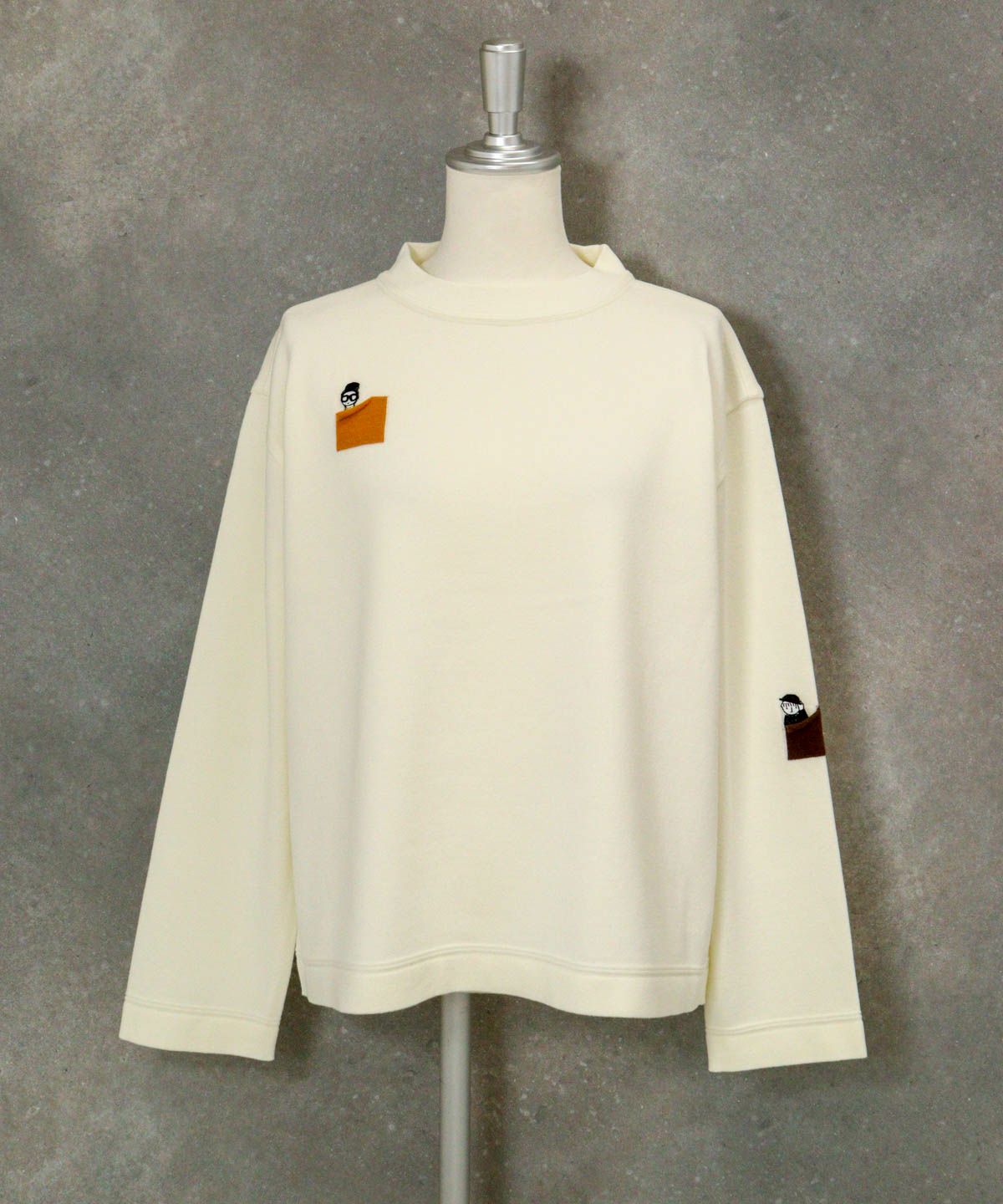 刺繍ワッペンニット（ホワイト）