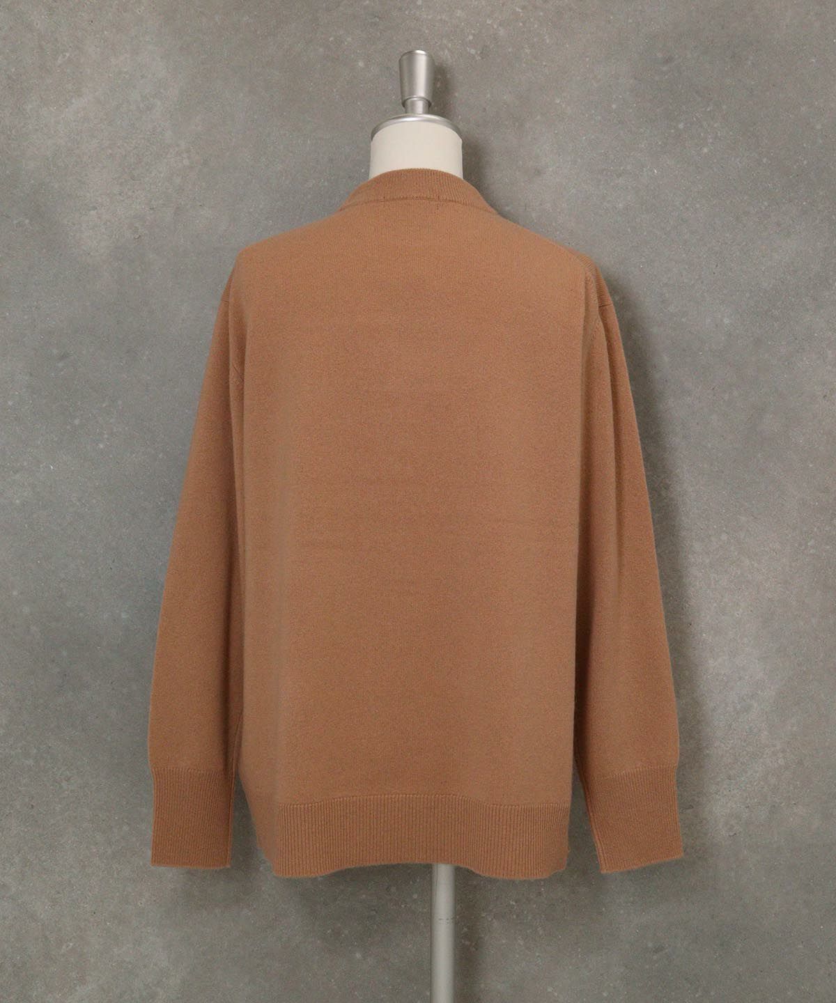 カシミヤ100％ジャガードイラストニット後（キャメル）