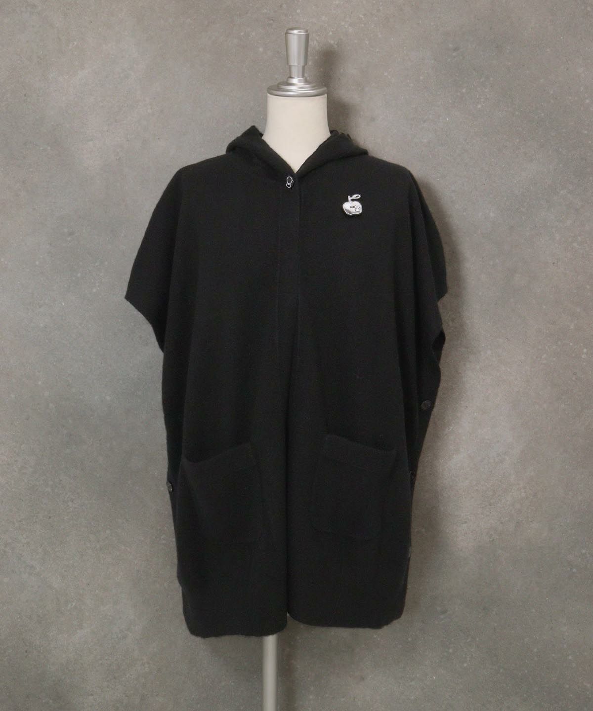 カシミヤ100％ポンチョ風ベスト（ブラック）