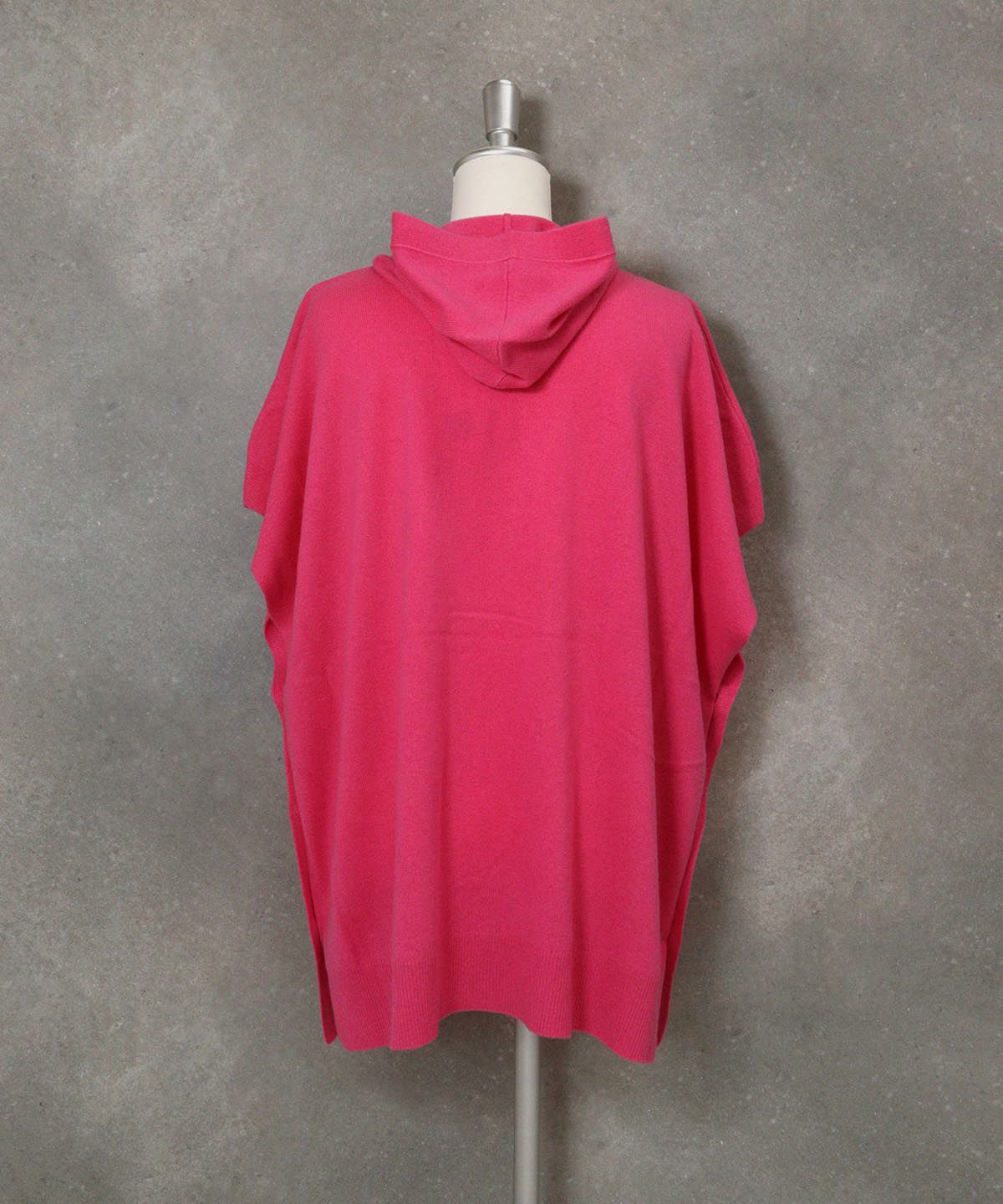 カシミヤ100％ポンチョ風ベスト後（ピンク）