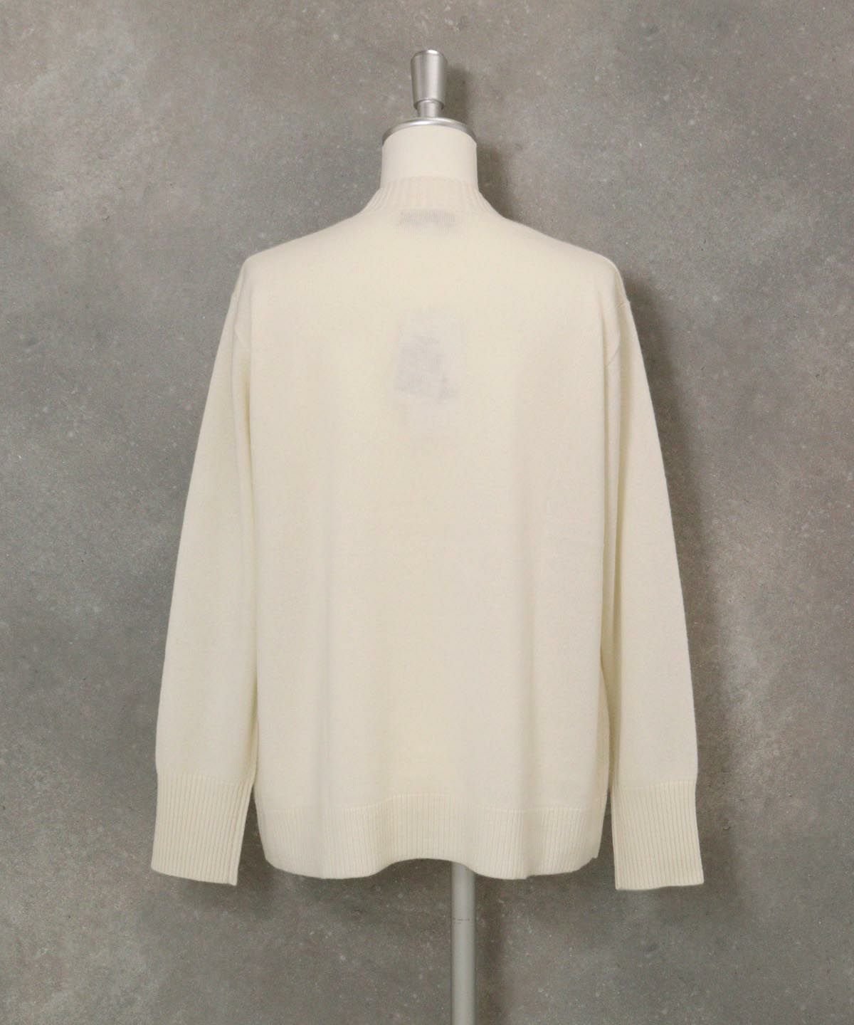 カシミヤ100％ビーズ刺繍ニット|スタジオピッコーネ - ゴルフウェアや