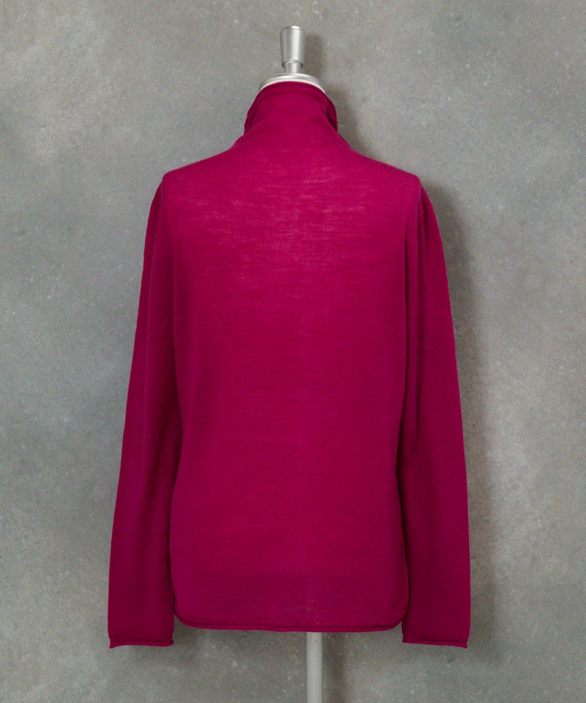 ウール100％ホールガーメントニット後（ピンク）