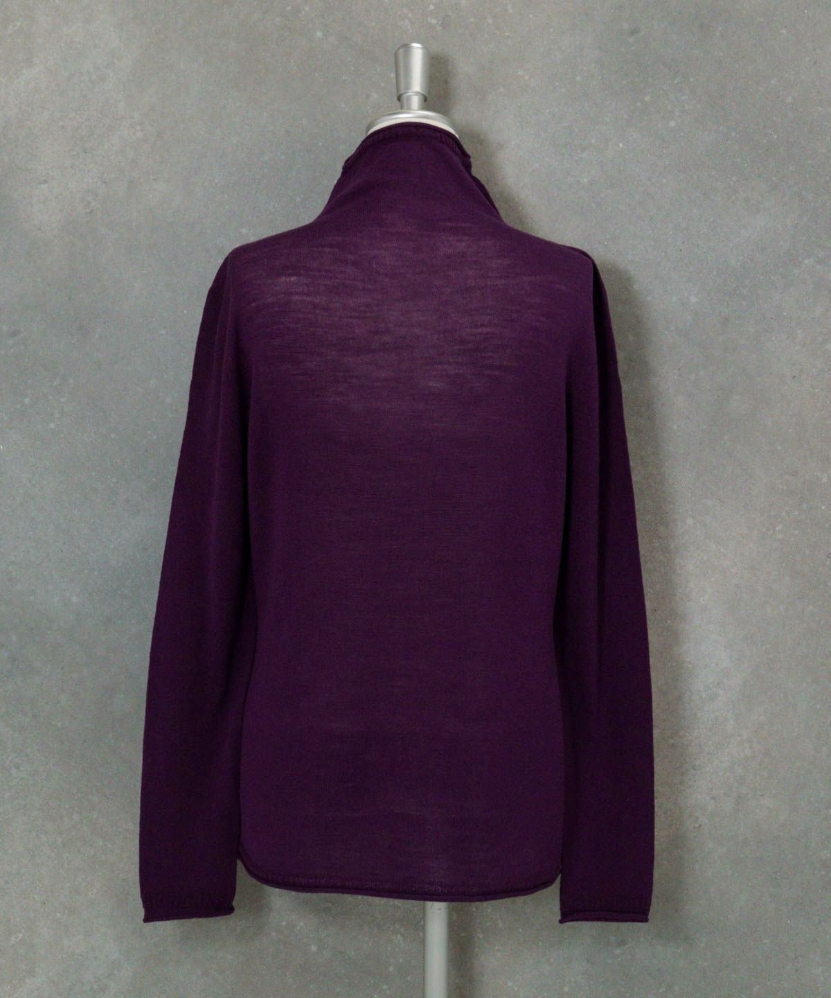 ウール100％ホールガーメントニット後（パープル）