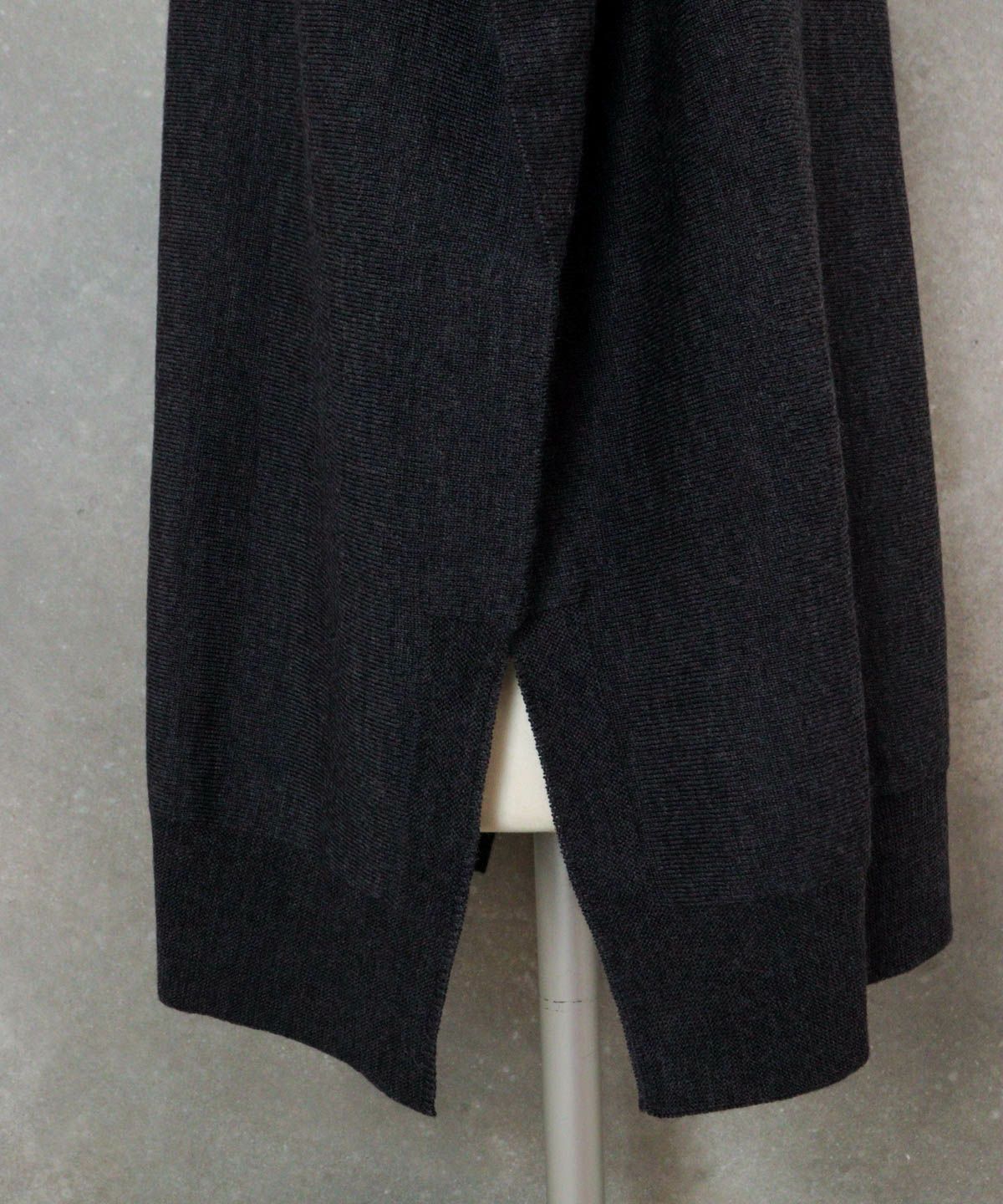 スリット部分（グレー）