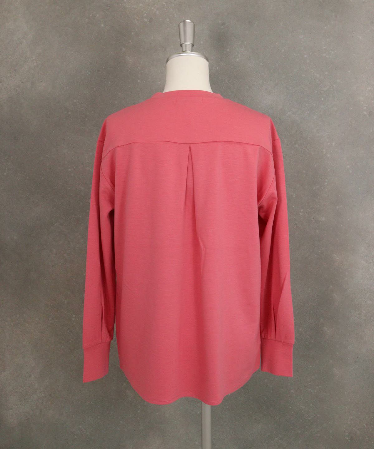 UV冷感ポンチプルオーバー後ろ(ピンク）