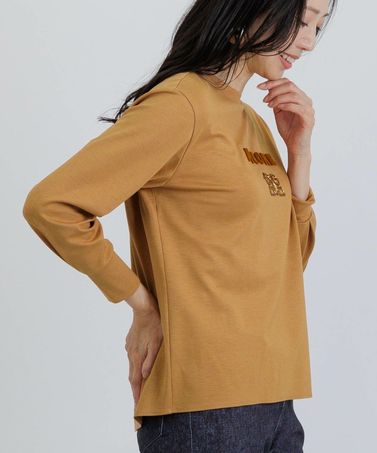 モデル着用画像（キャメル）