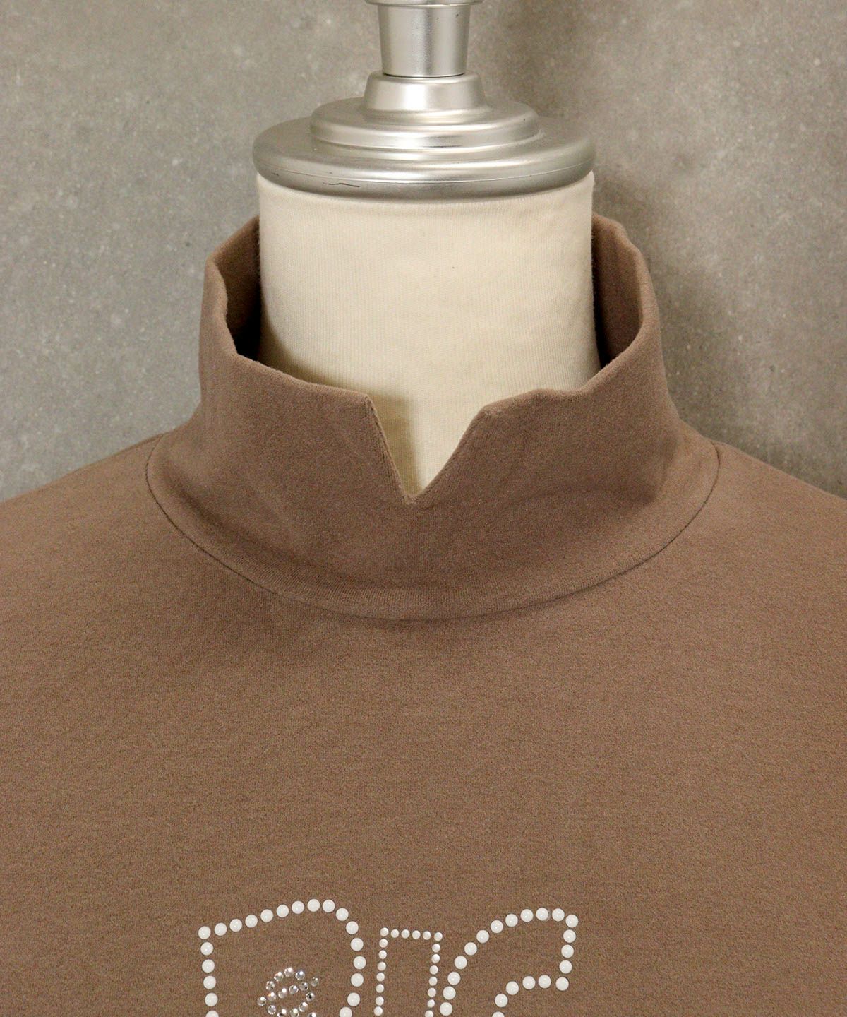 首元(ブラウン)