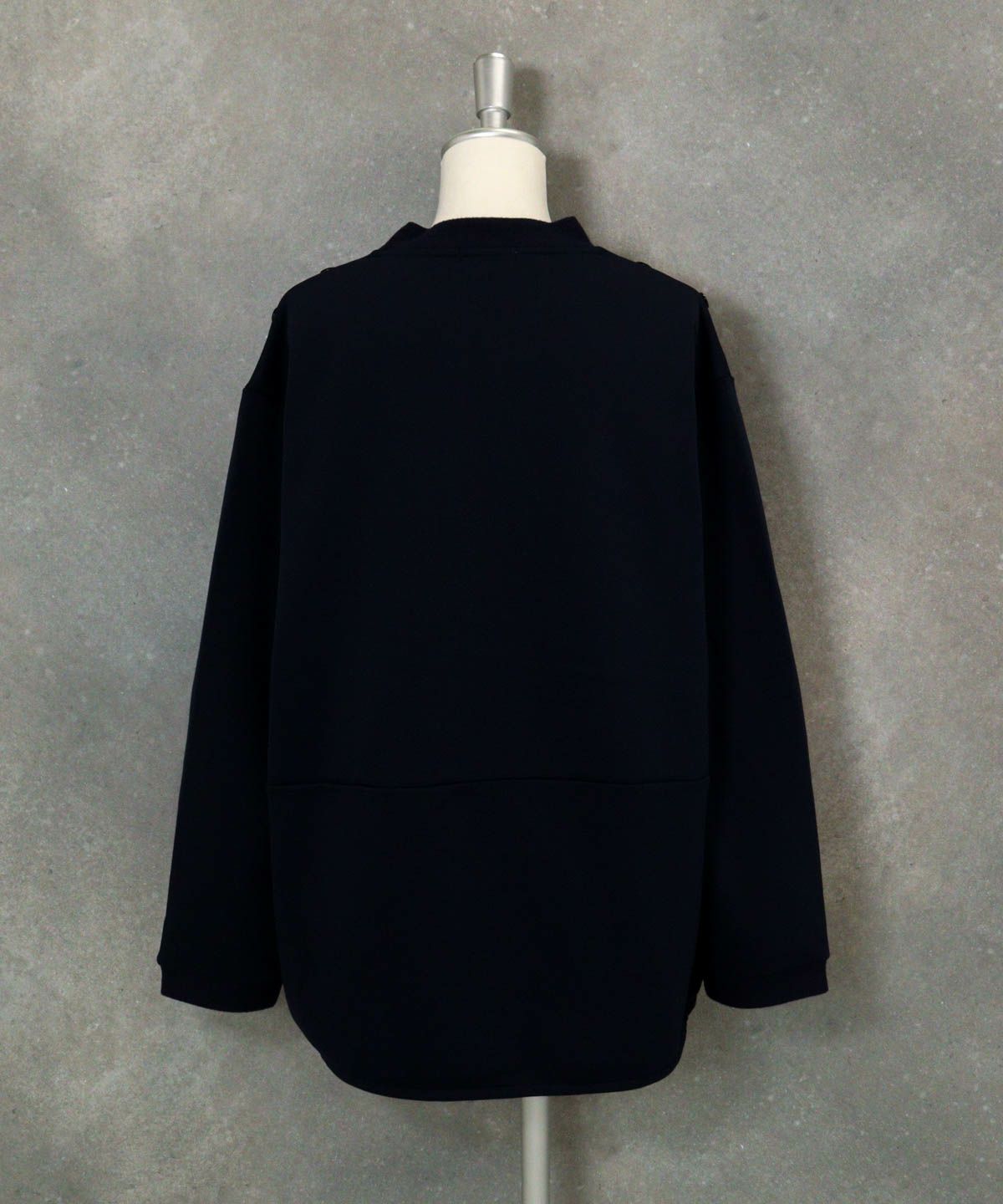 UV発熱裏フリースプルオーバー後（ネイビー）