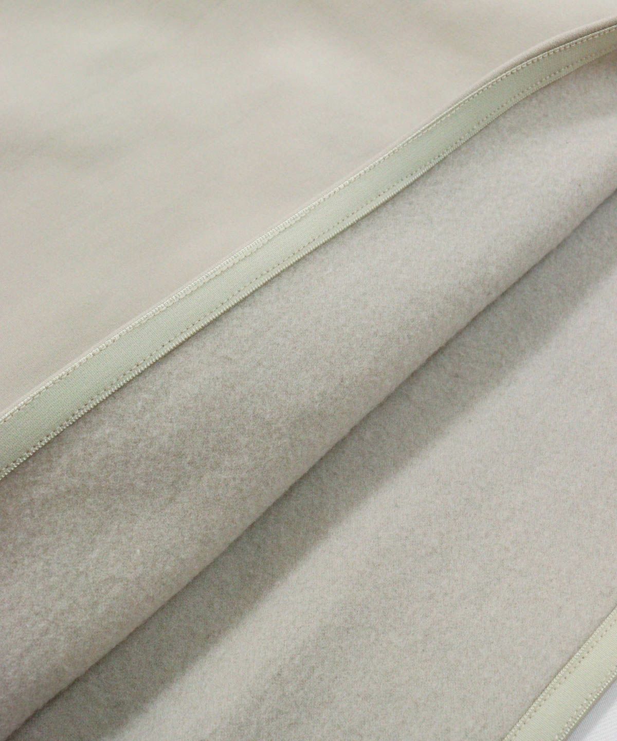 裏地部分（ライトグレー）