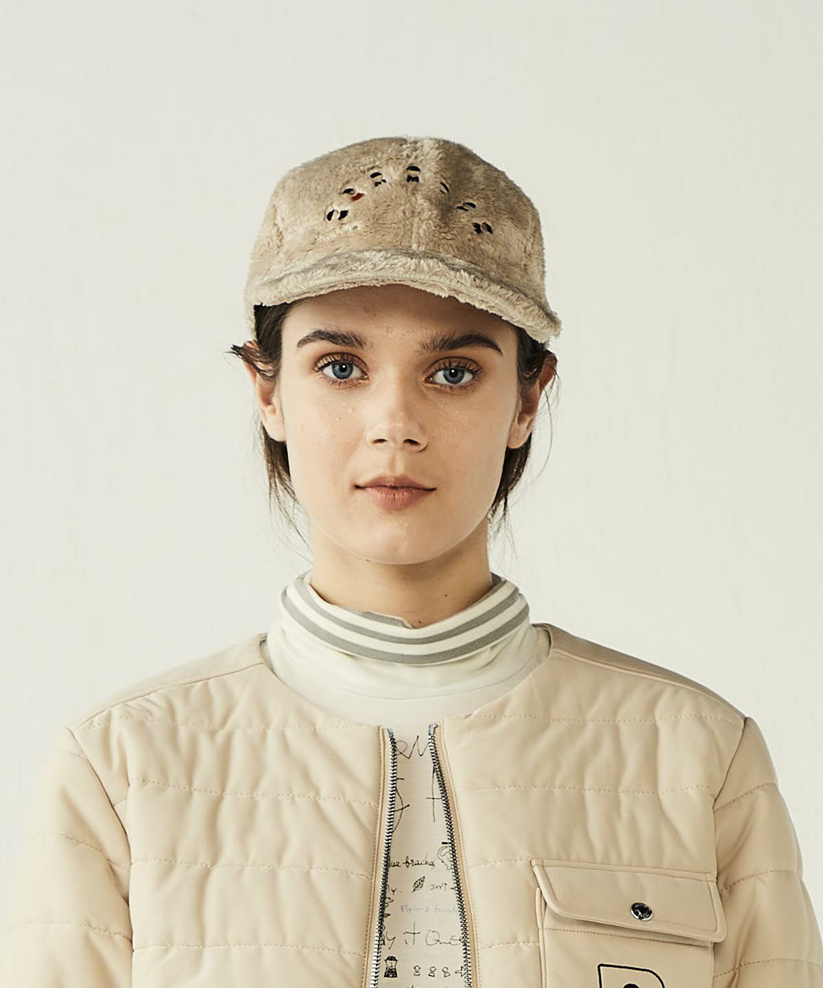 モデル着用画像（ベージュ）