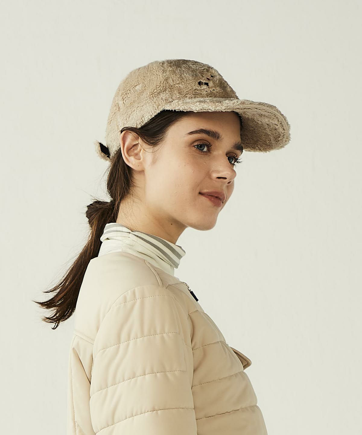 モデル着用画像（ベージュ）