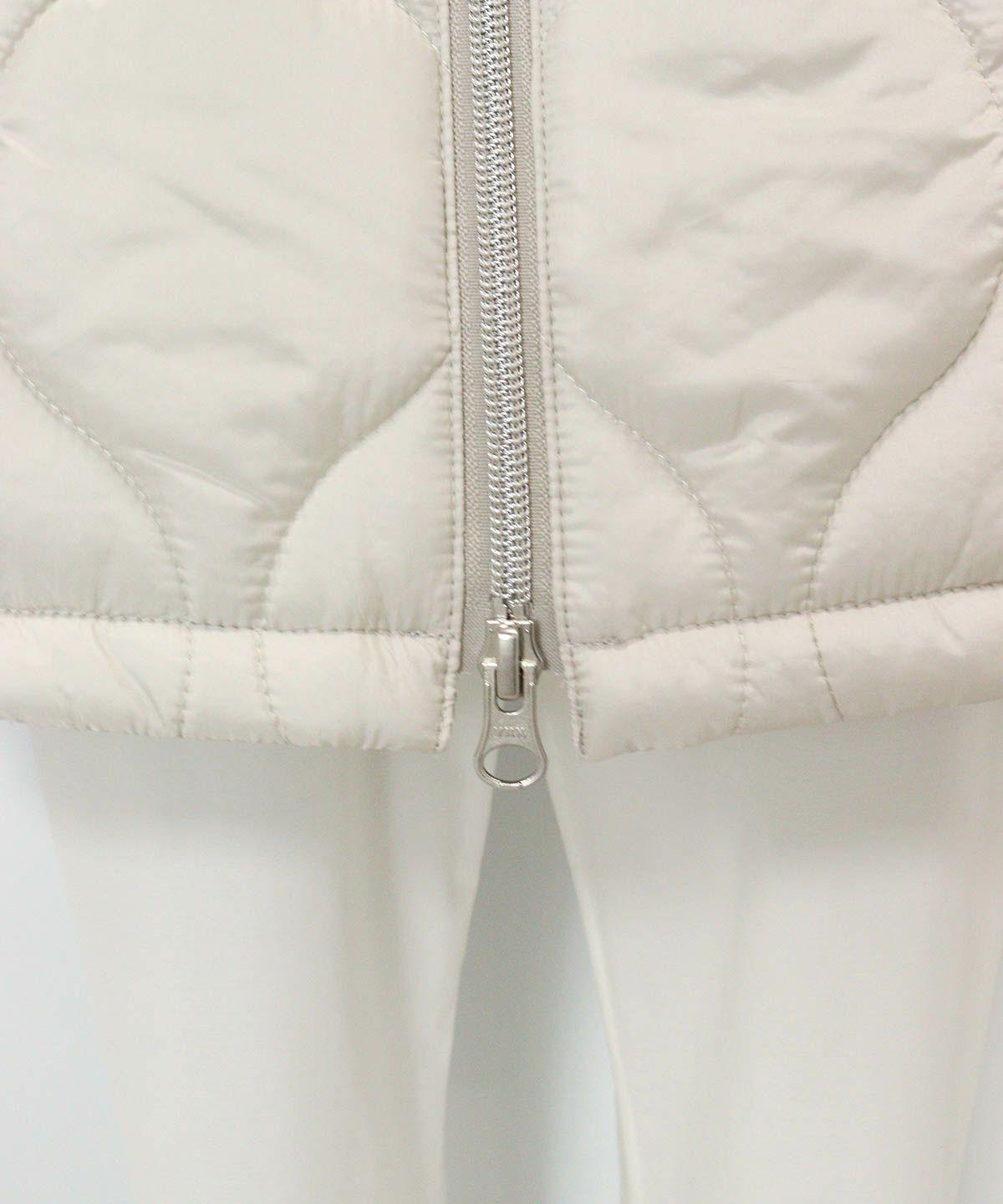 ファスナー部分(ライトグレー)