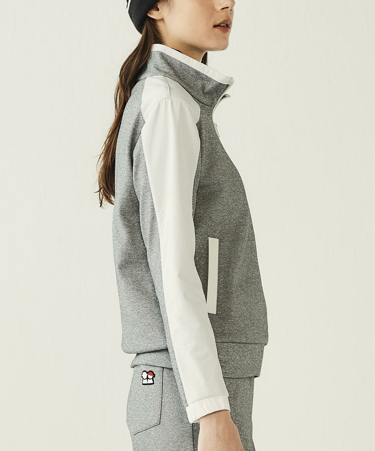 モデル着用画像（グレー）