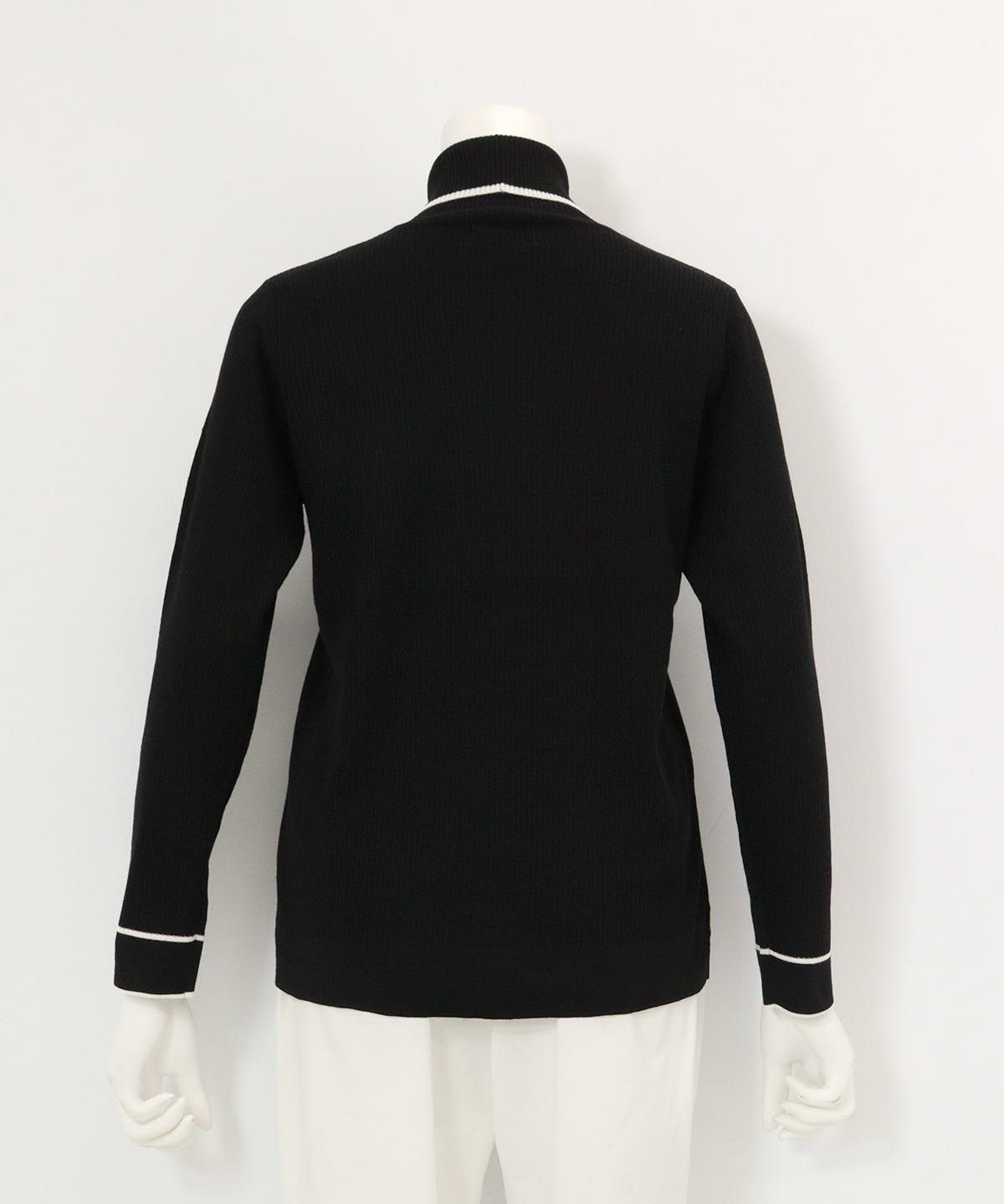 ハイネックリブニット後（ブラック）