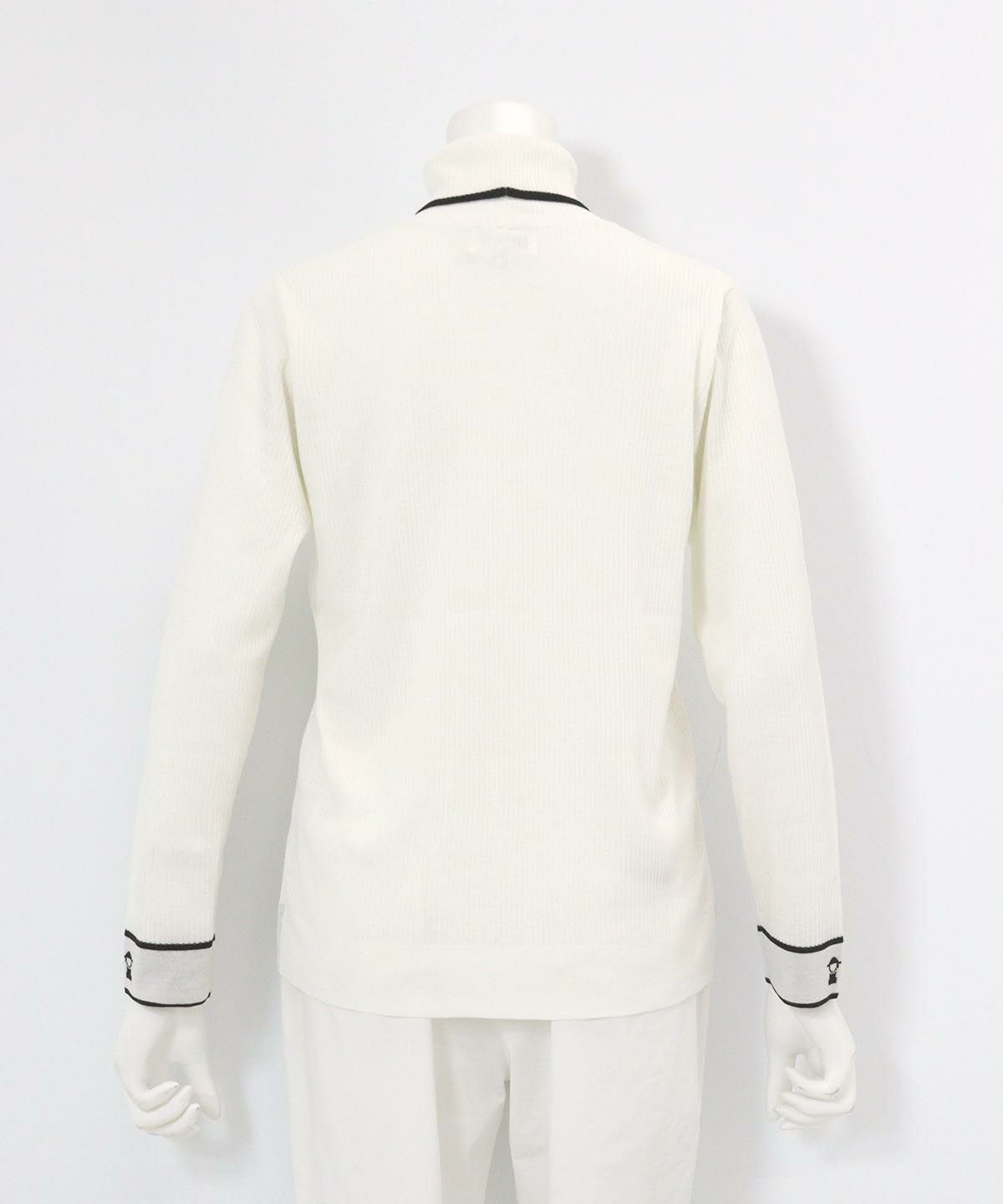 ハイネックリブニット後（ホワイト）