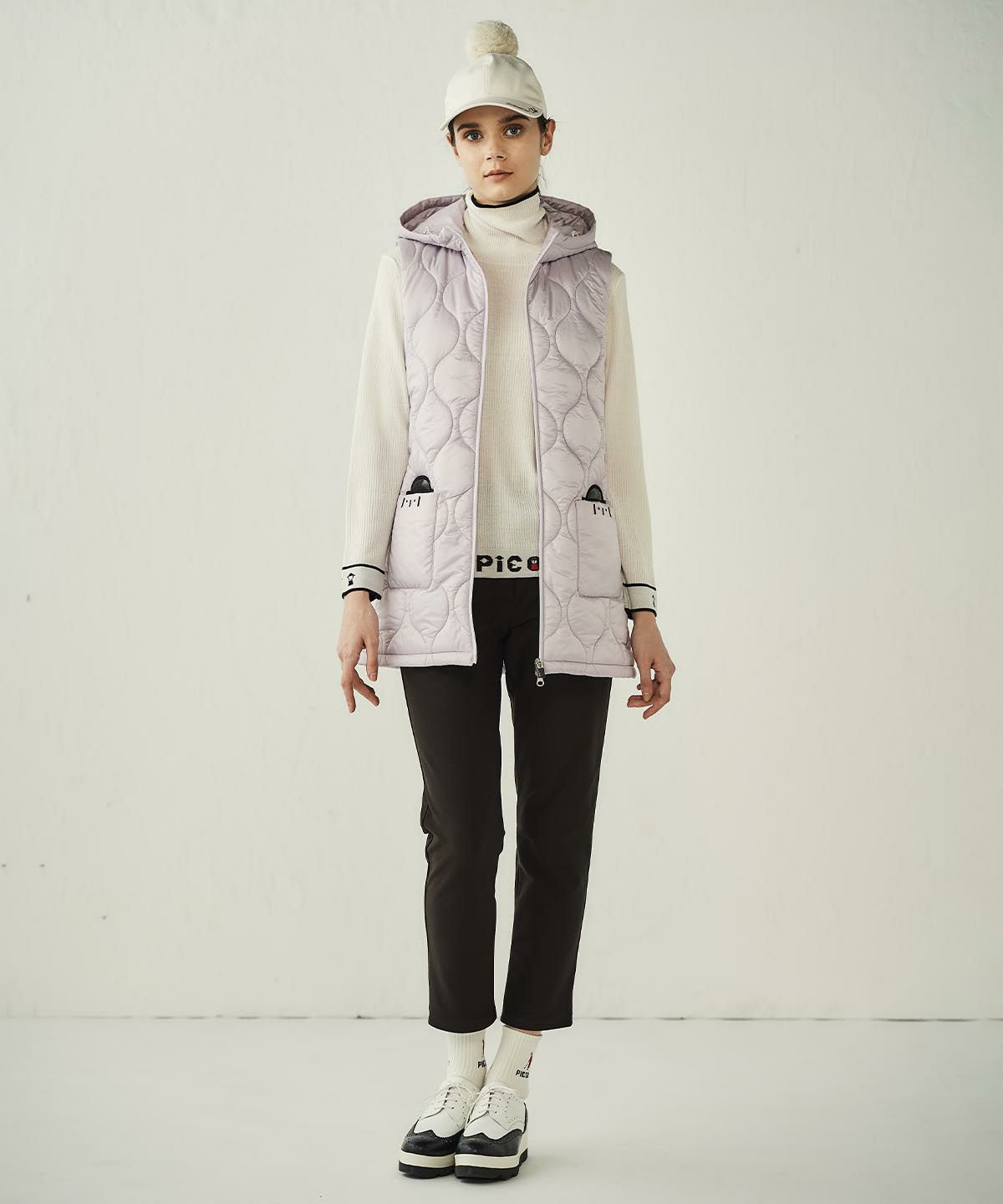 モデル着用画像（ホワイト）