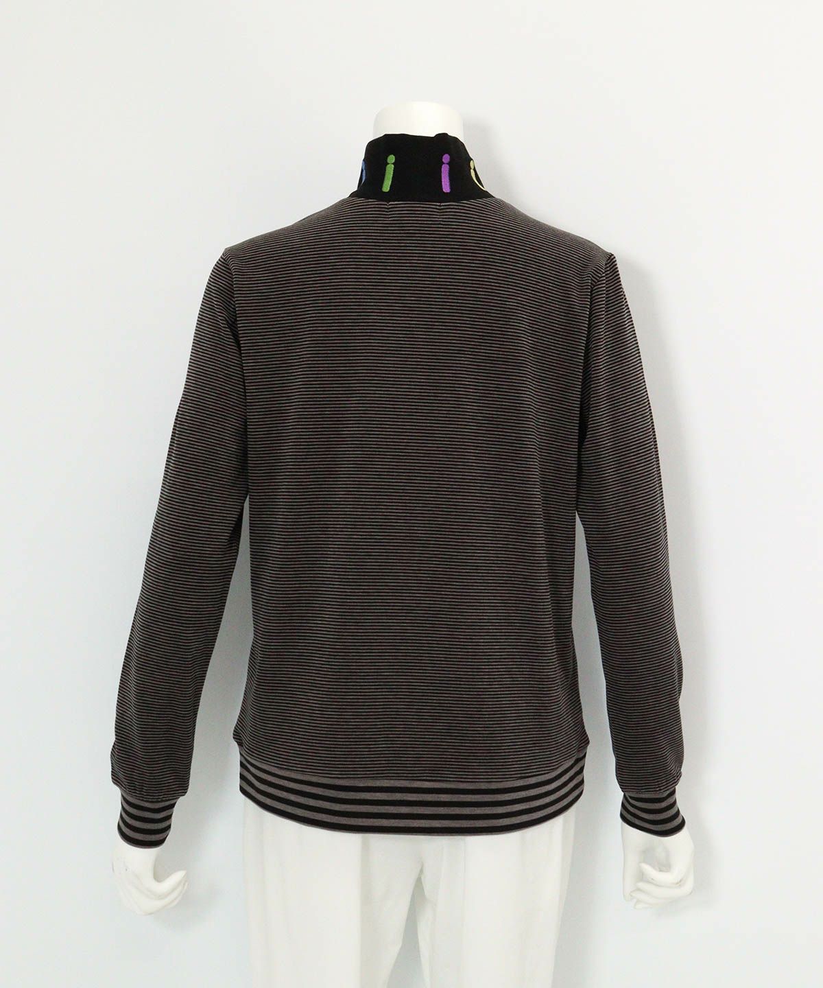 吸湿発熱ボーダー切替プルオーバー(ダークグレー)後ろ