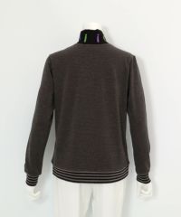 吸湿発熱ボーダー切替プルオーバー(ダークグレー)後ろ