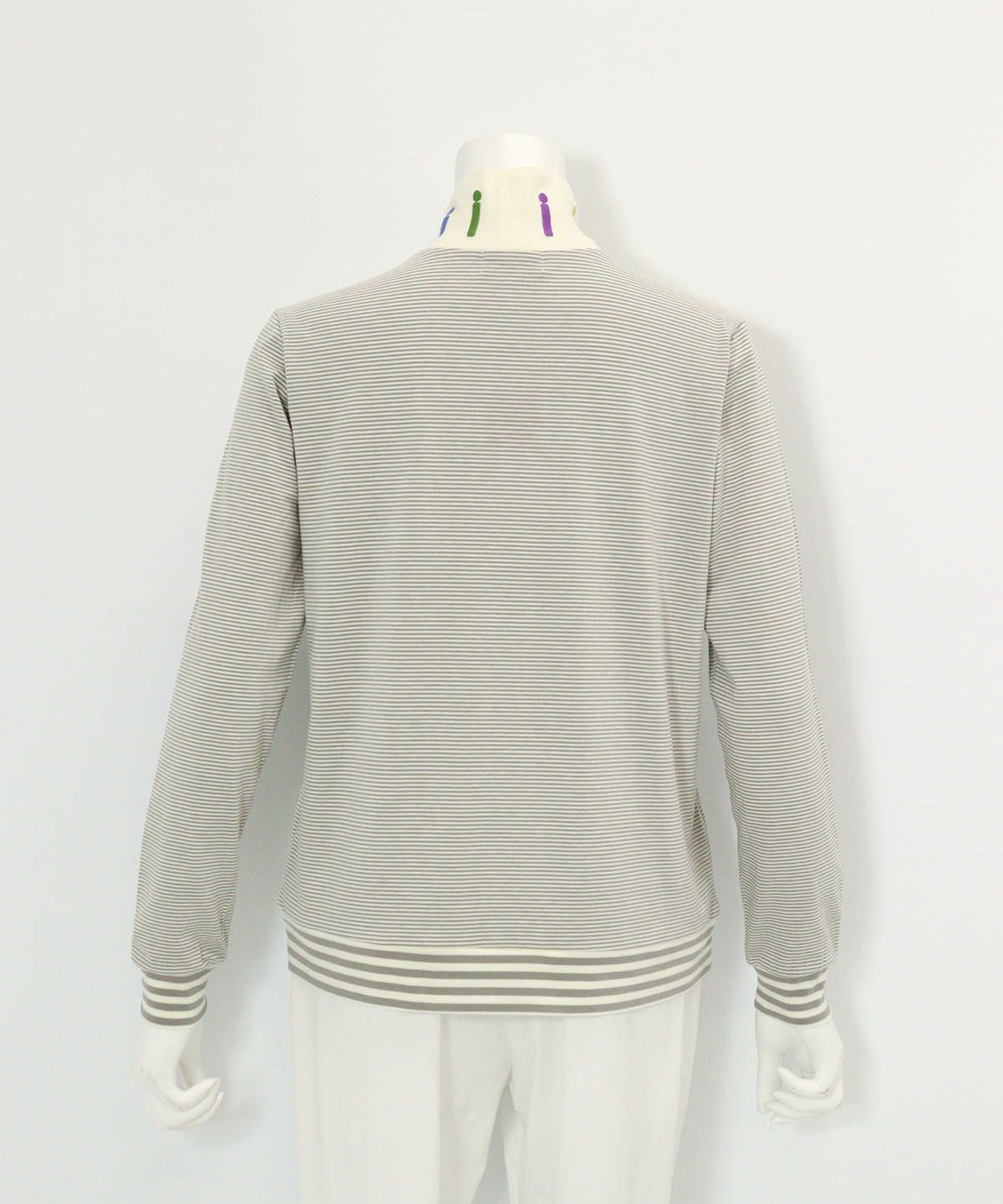 吸湿発熱ボーダー切替プルオーバー(ライトグレー)後ろ