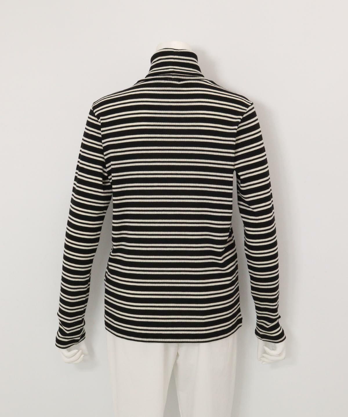 フライスボーダーハイネックプルオーバー後（ブラック）