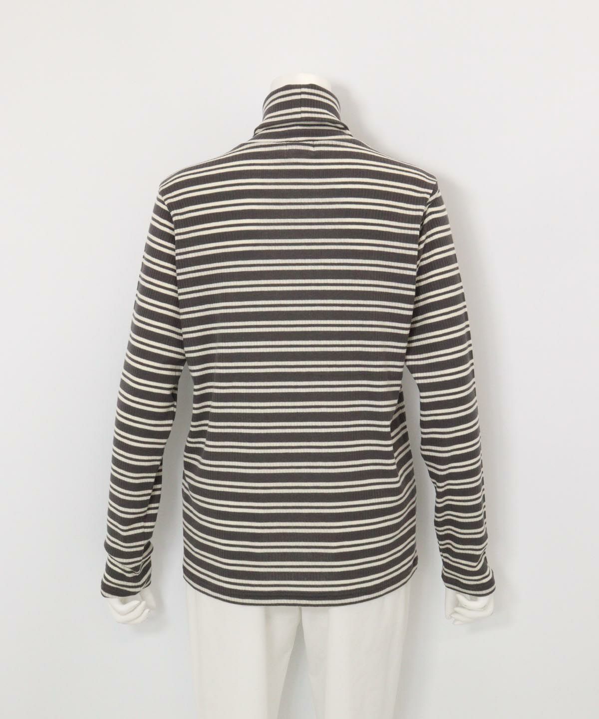 フライスボーダーハイネックプルオーバー後（グレー）