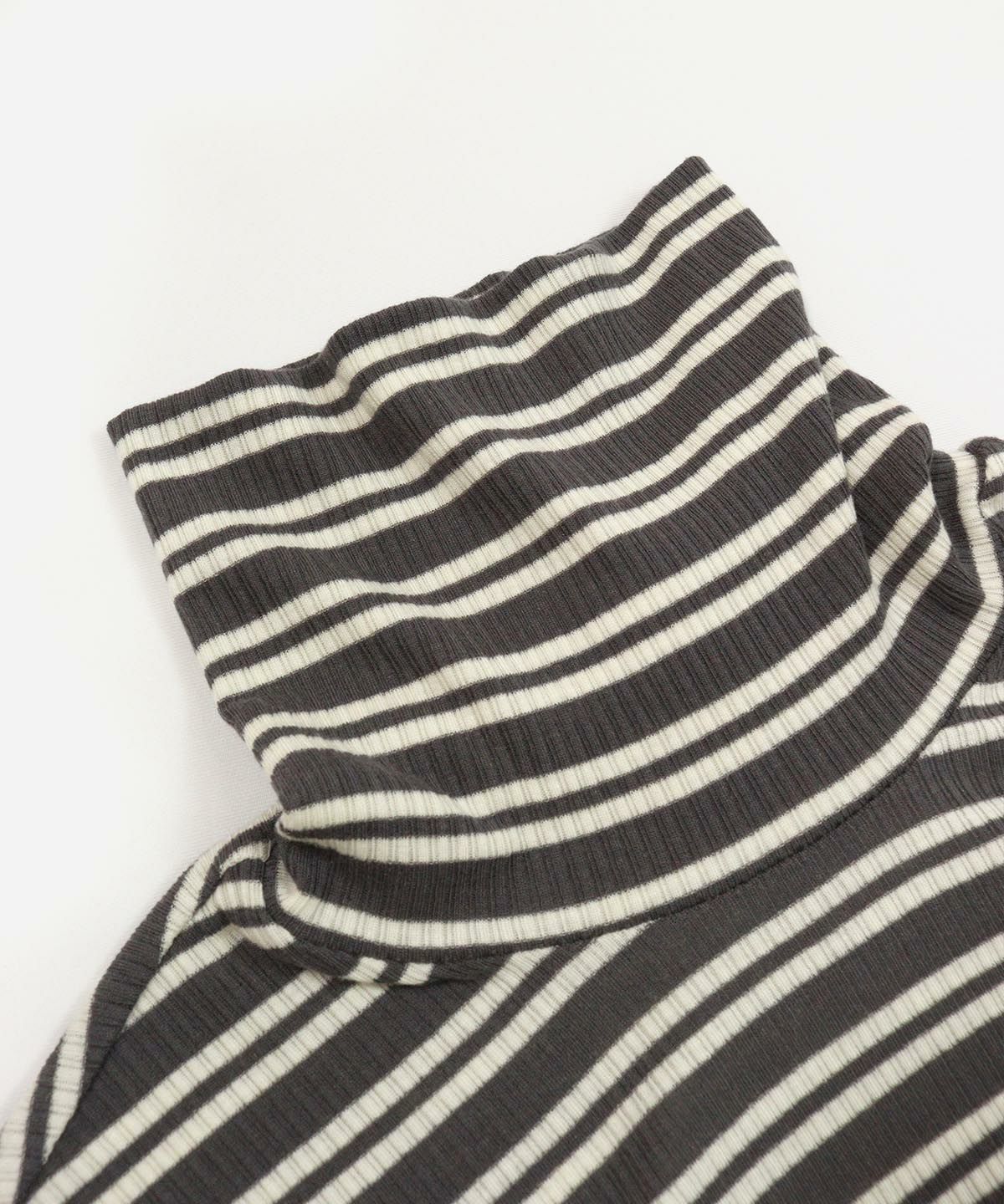 首元部分（グレー）