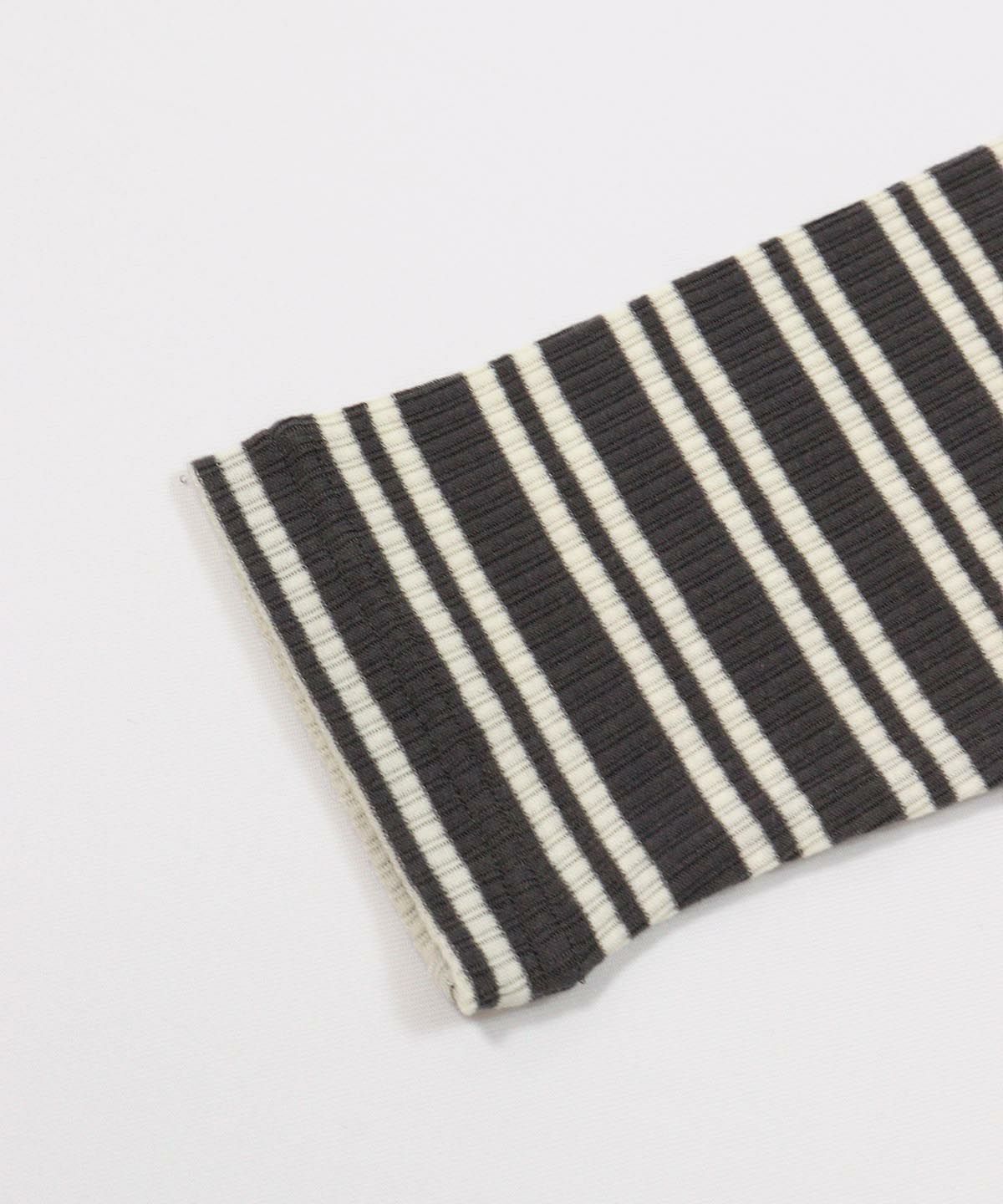 袖口部分（グレー）