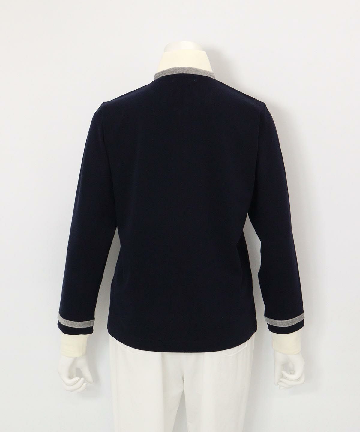 ベロアライン保温起毛プルオーバー後（ネイビー）