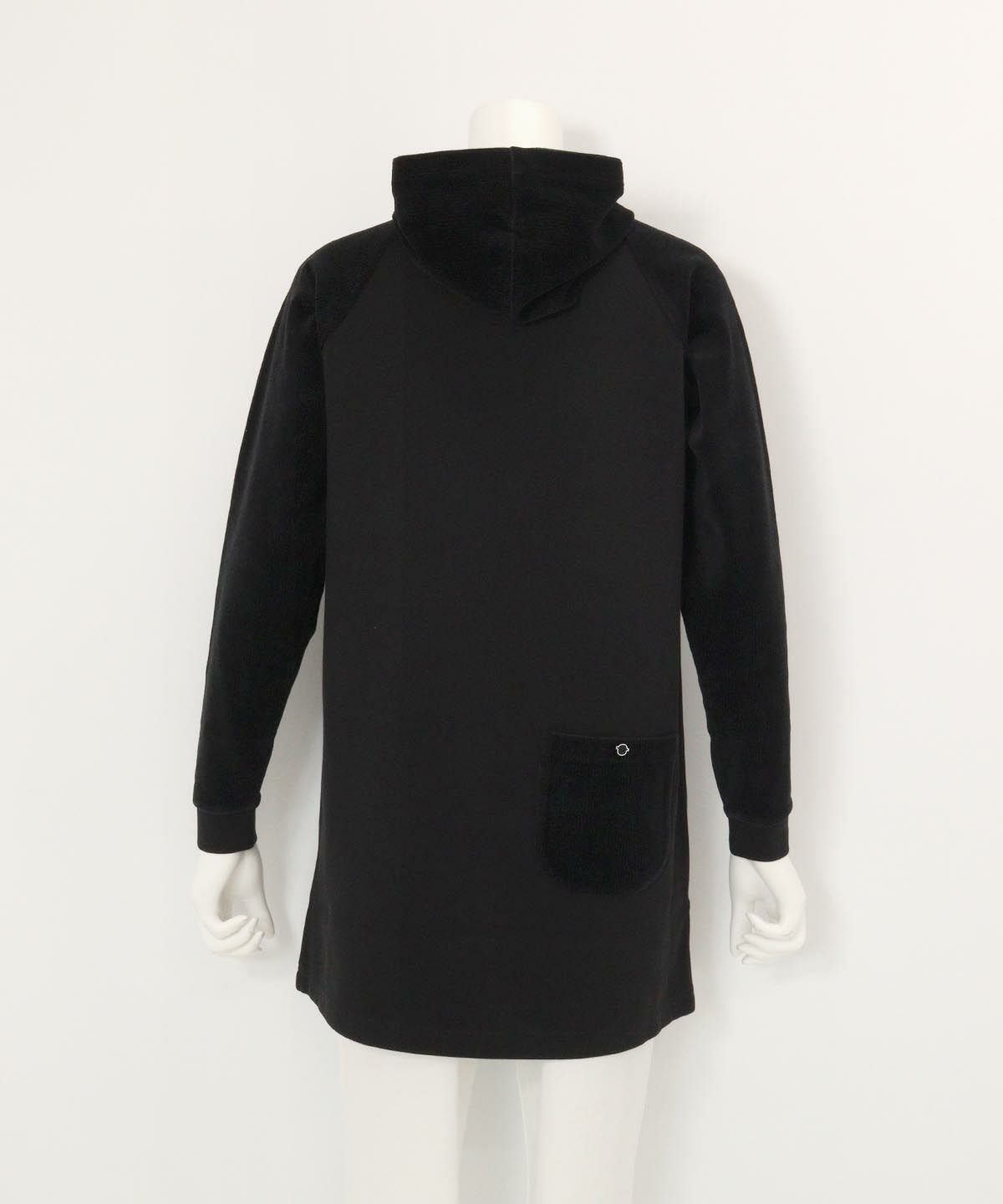 フワリ刺繍発熱チュニック丈パーカー(ブラック)後ろ