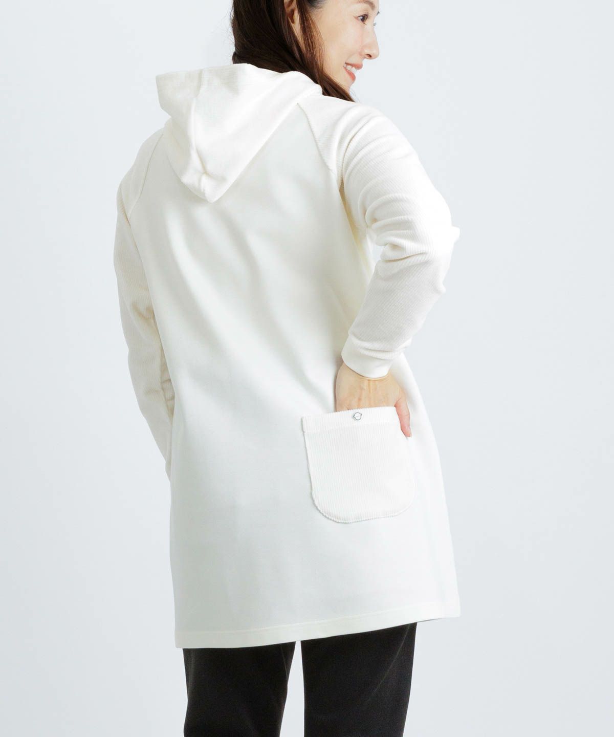モデル着用画像(ホワイト)