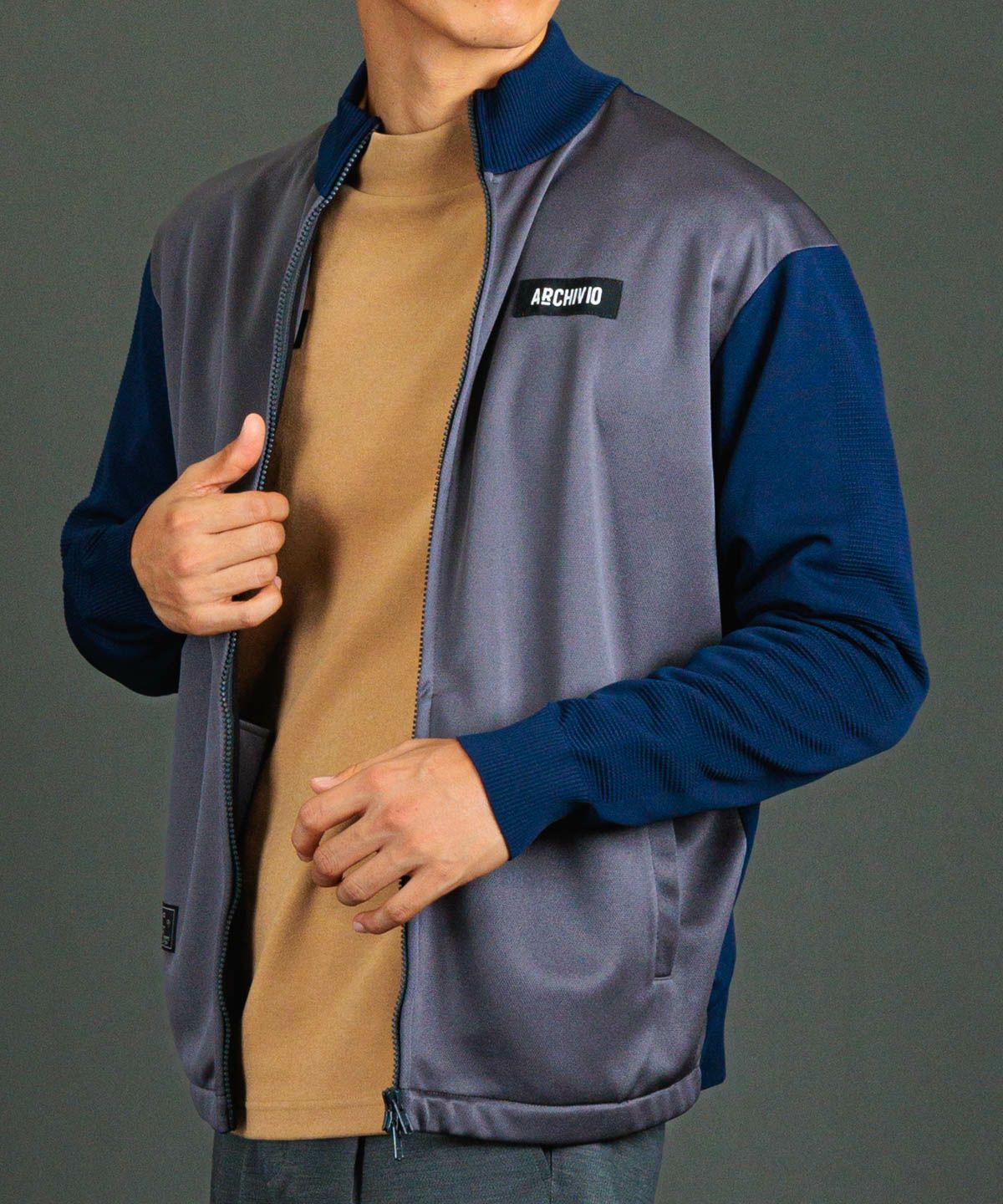 モデル着用画像（グレー）