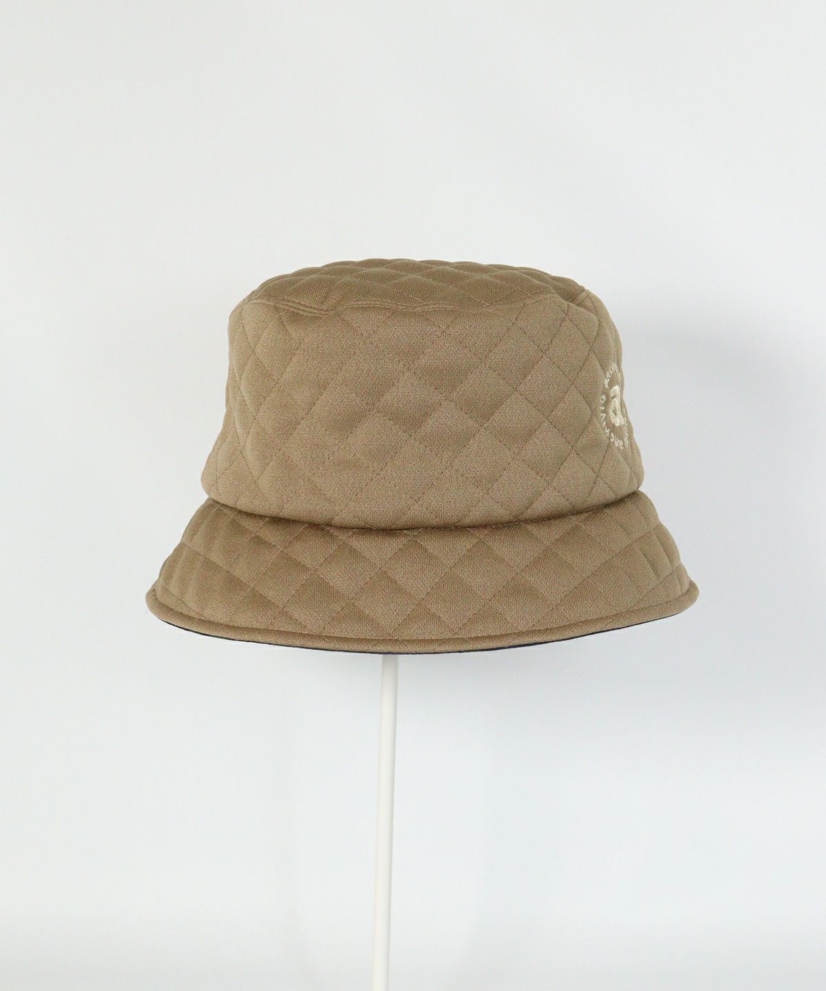 リバーシブルキルトハット前（ベージュ）
