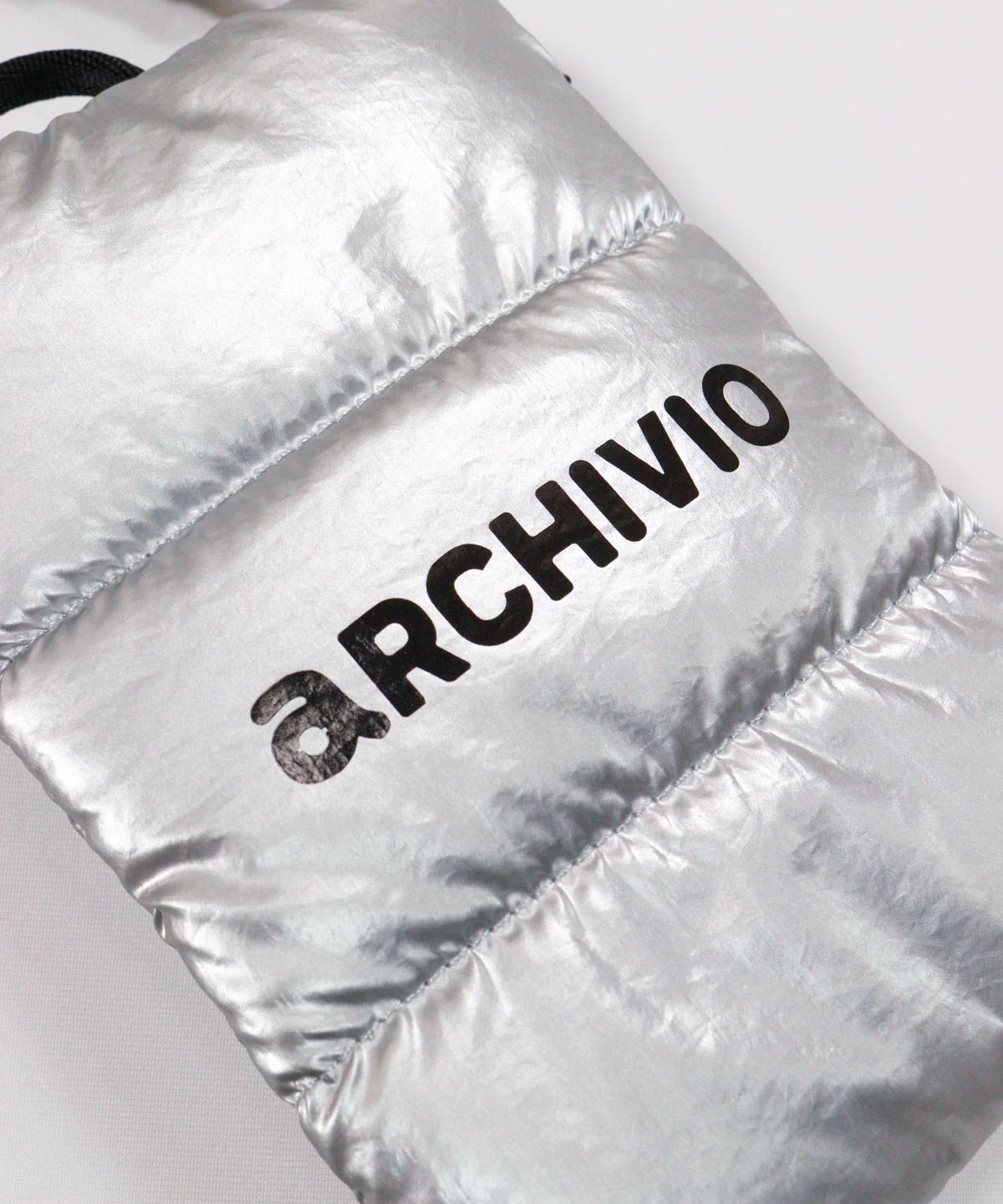 ロゴデザイン部分（ライトグレー）