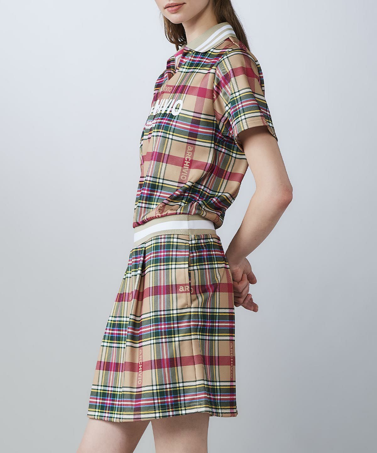 モデル着用画像（ベージュ）