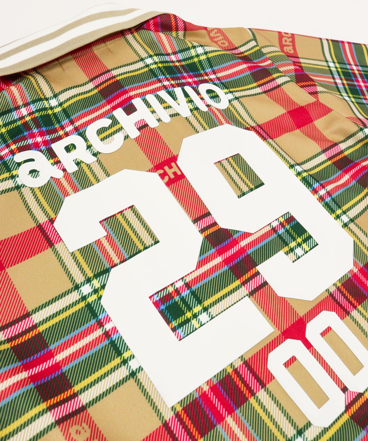 背中ロゴデザイン部分（ベージュ）