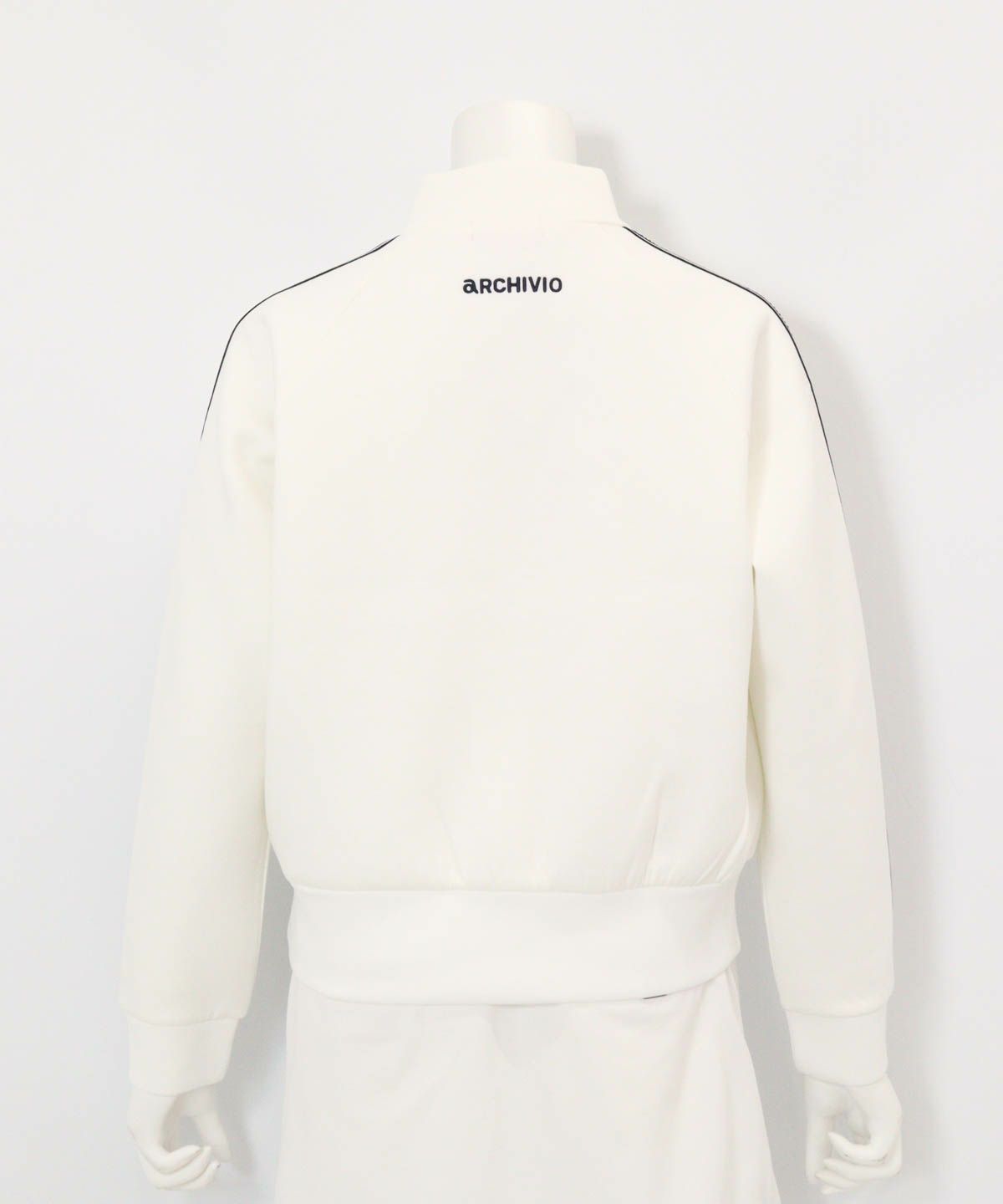 ロゴラインダンボールブルゾン後（ホワイト）