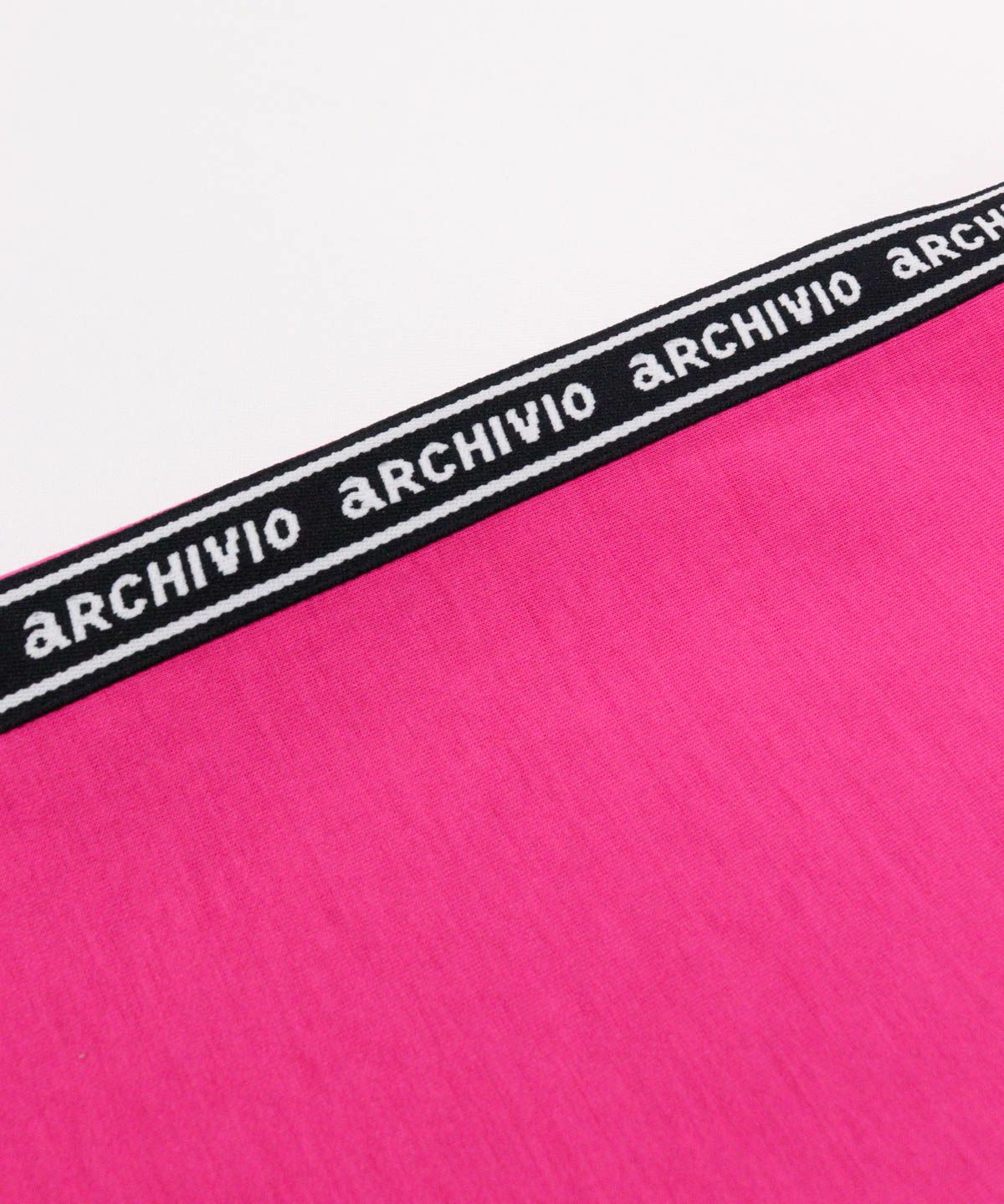 ロゴテープ部分（ピンク）