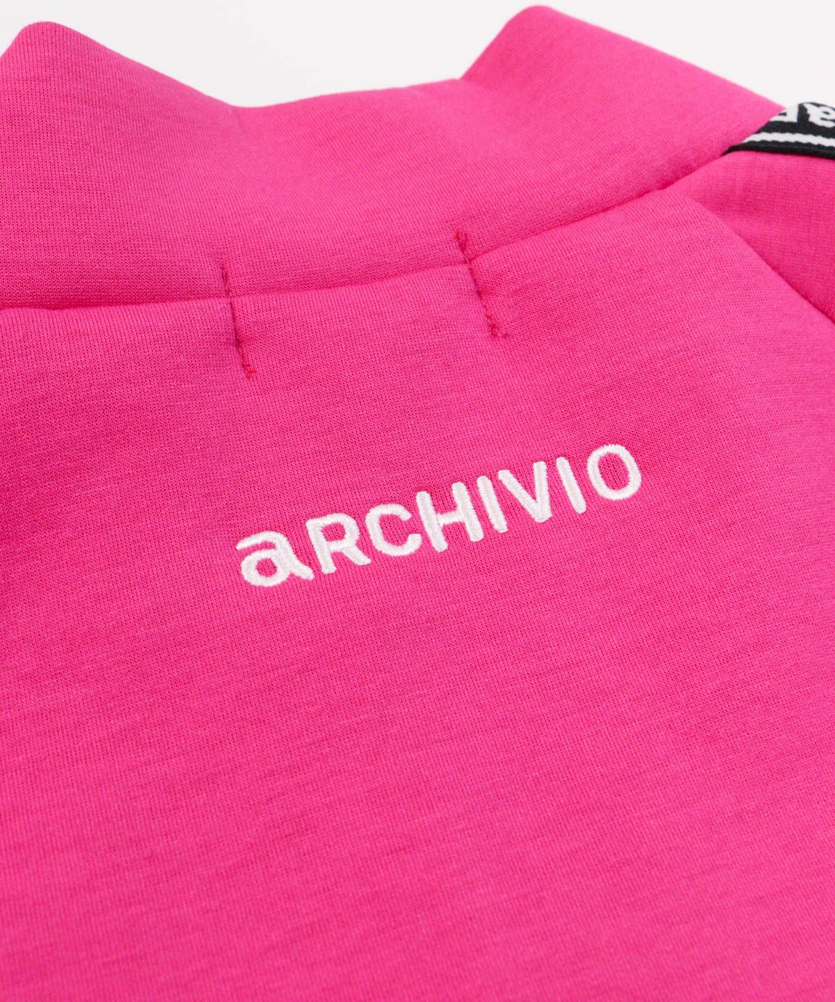 後ロゴデザイン部分（ピンク）