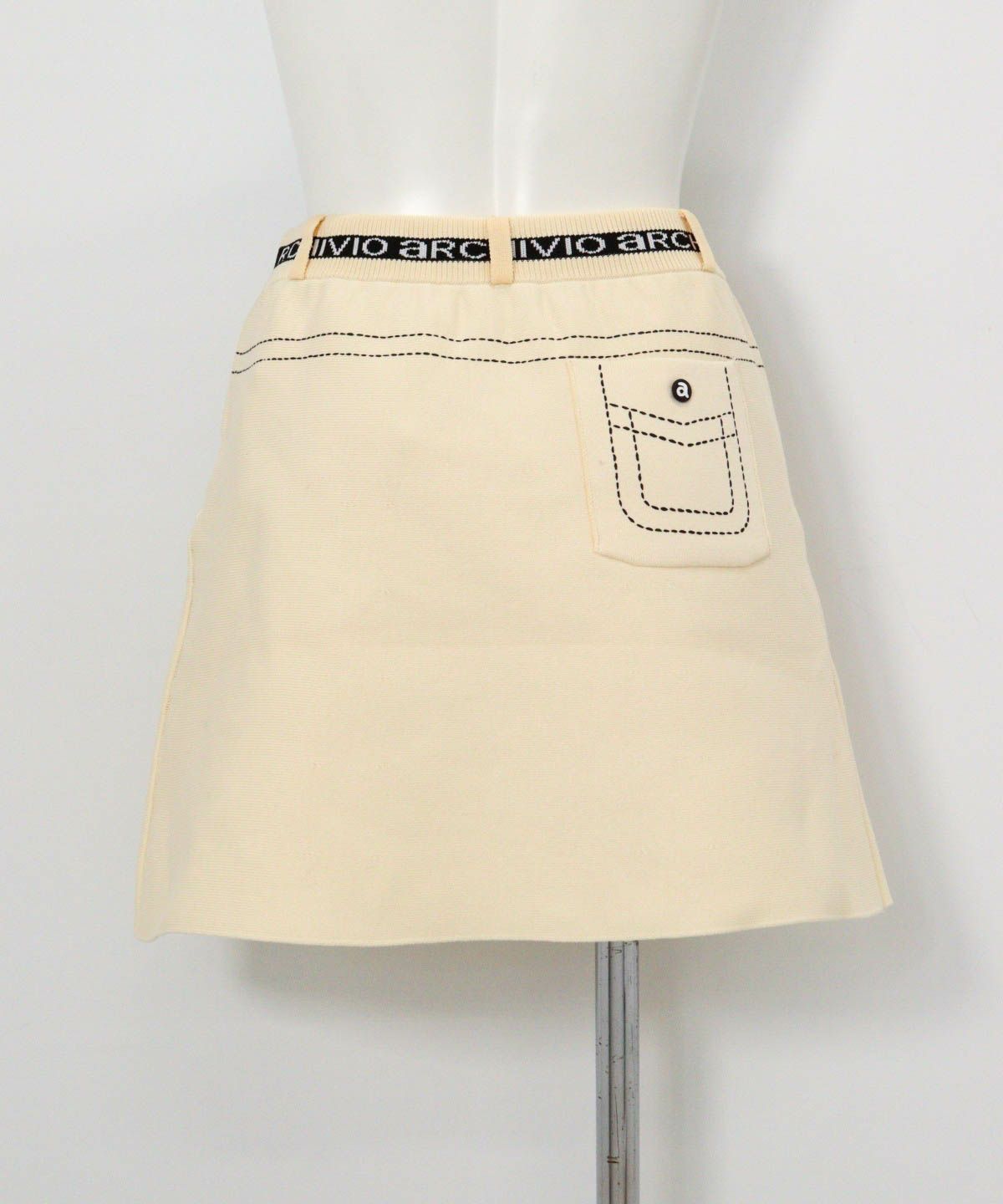 ステッチ風プリントニットスカート後（アイボリー）