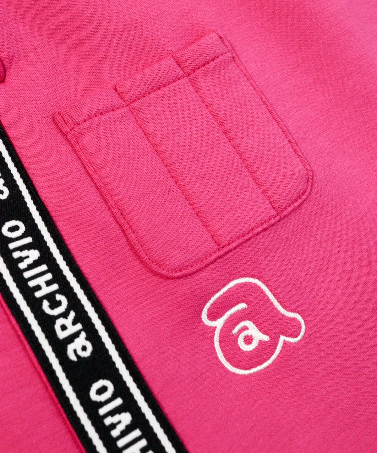 ロゴデザイン部分（ピンク）