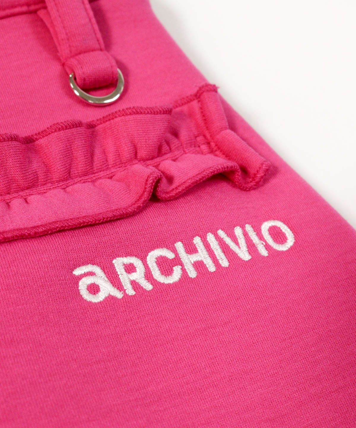 ロゴデザイン部分（ピンク）